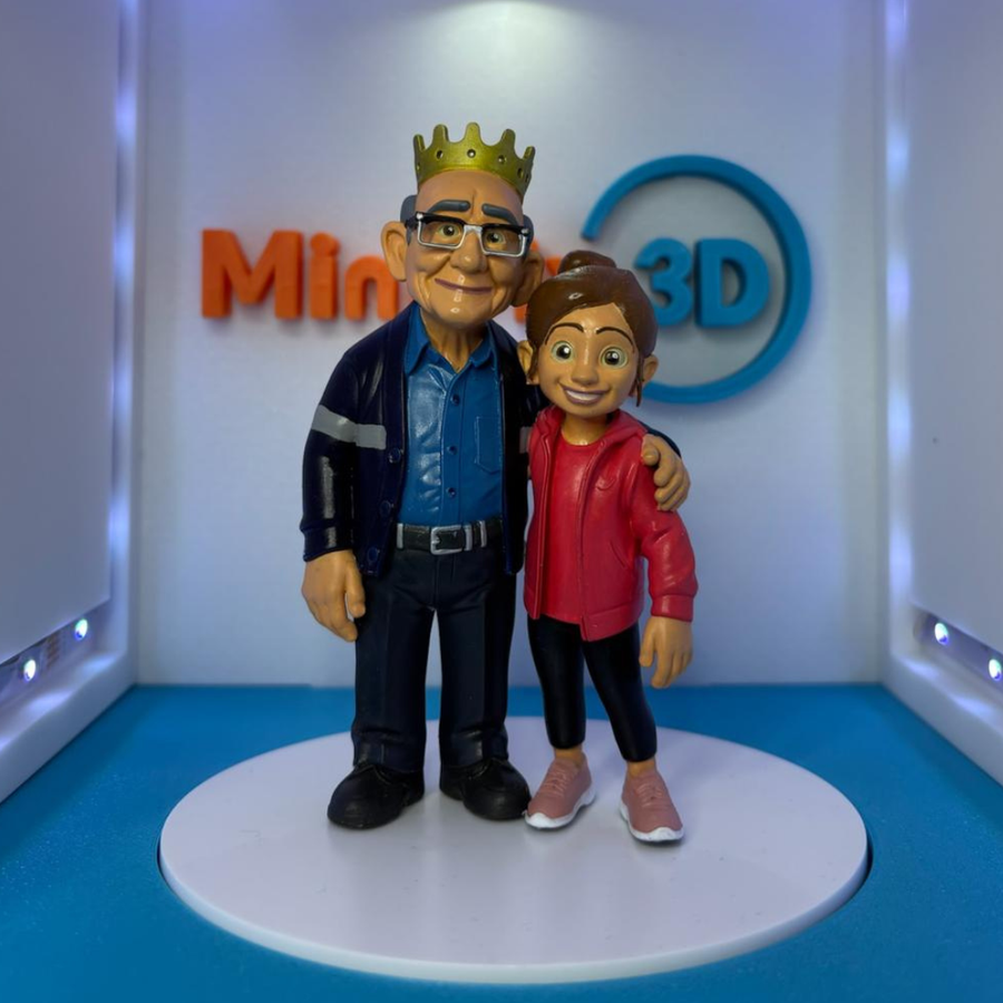 Estos son Carlota y su abuelo. Una figura que representa una unión eterna.